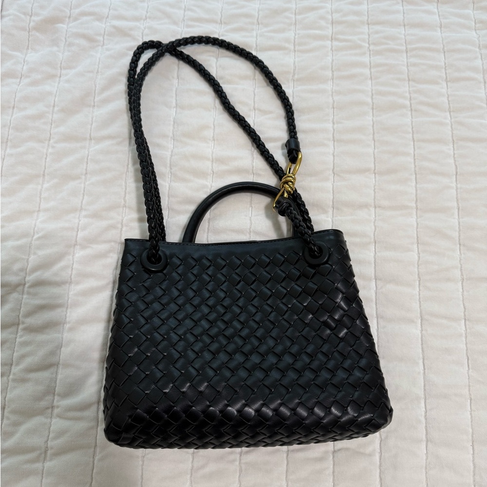 Amazon Black and Gold Shoulder Bag with Woven Design